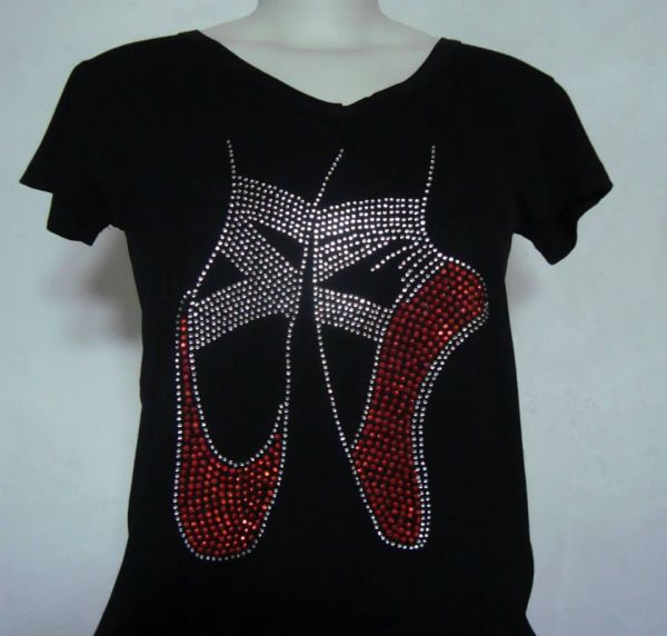 T-Shirt com estampa em strass